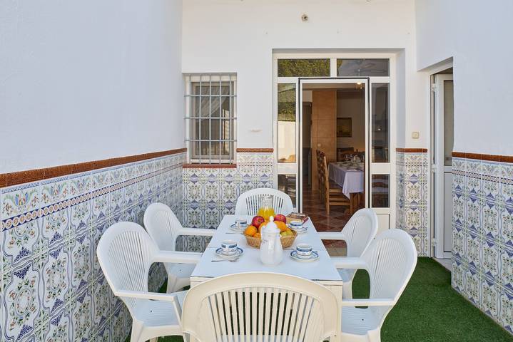 Maison de vacances "Casa Ángeles" avec piscine privée, 2 terrasses privées et Wi-Fi in Cuevas Bajas, Andalousie