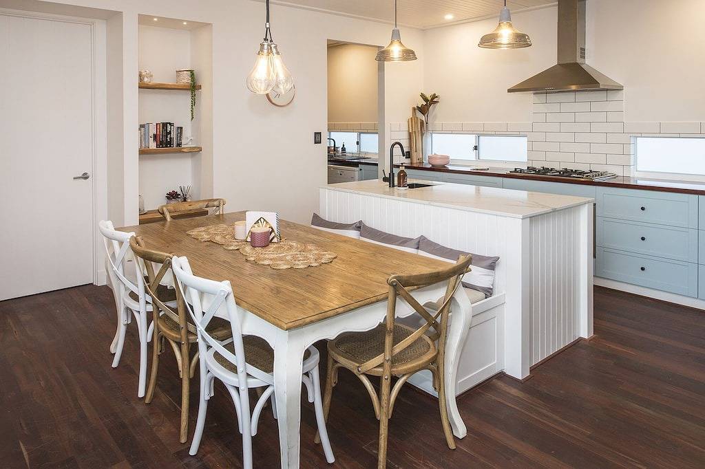 Maison Bleue Ocean Views and Beachside Family Fun in Dunsborough, Western Australia