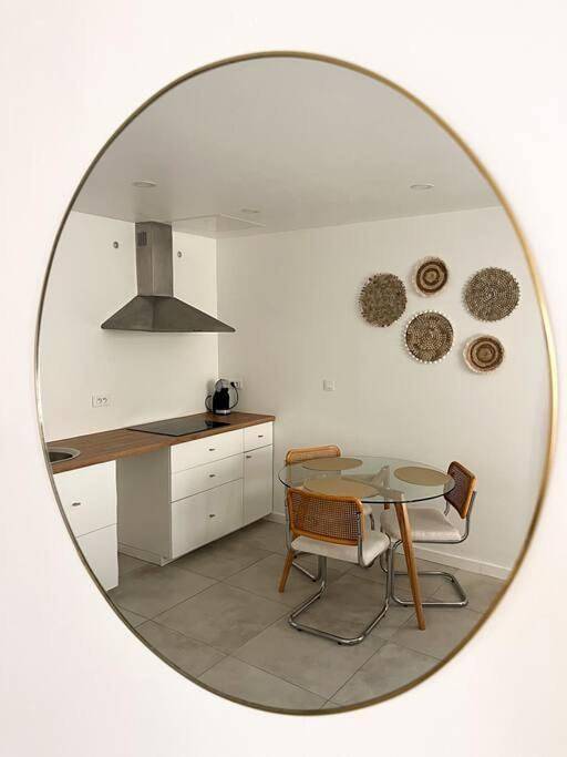 Appartement entier, Apartment - Ground Floor in Marseille, Région de Marseille