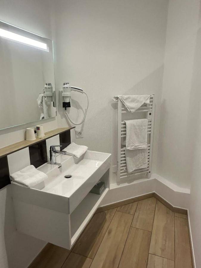 Hôtel pour 5 personnes, avec jardin et terrasse ainsi que vue et vue sur le lac, animaux acceptés à Beaugency - 4