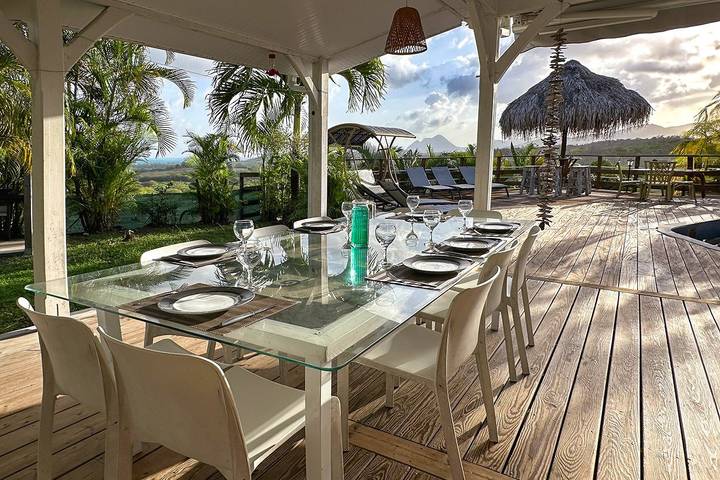 Villa pour 10 personnes, avec piscine ainsi que terrasse et jardin