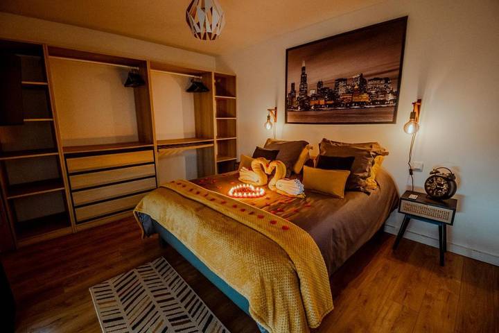 Gîte pour 2 personnes, avec terrasse et vue dans Pins-Justaret - 4