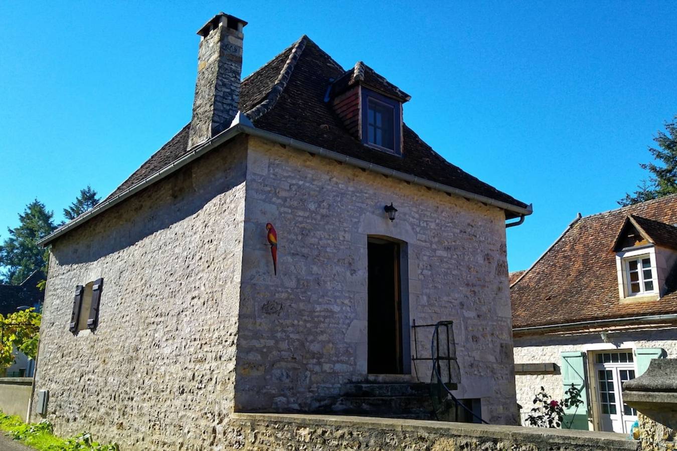 The Parrot House in Floirac (Lot), Macizo Central
