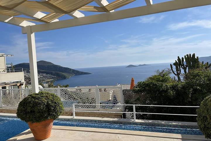 Apartment for 4 people, with balcony and garden as well as pool in Kalkan