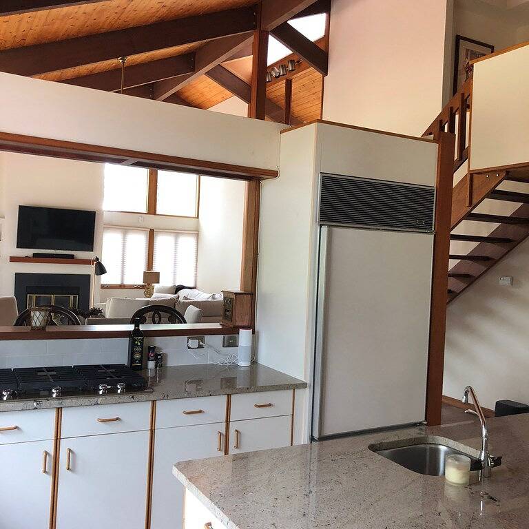 Modernes Haus im skandinavischen Stil am 7. Loch von Pinehurst # 1 in Pinehurst, Moore County