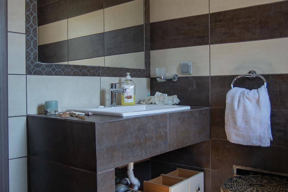 Meerblick-Villa-1. Stock apt.- Meer 180 m entfernt-Athen 40 km. Ama 1785. in Porto Rafti, Markopoulo-Mesogaia