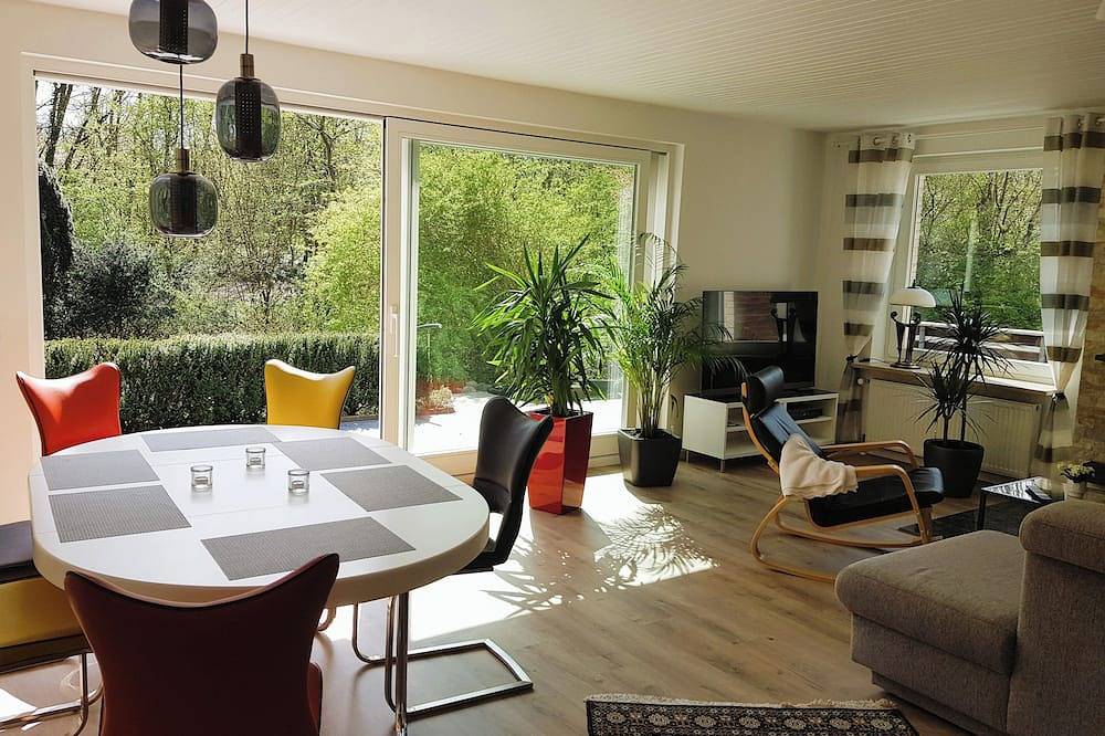 Ganze Wohnung, Schöne 120 qm Ferienwohnung + 50 qm Sonnenterrasse im Grünen-Stockelsdorf/Lübeck in Stockelsdorf, Ostholstein