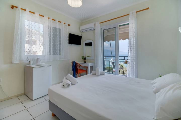 ‘S9 Room’ with Sea View, Wi-Fi and Air Conditioning in Nikiana, Alexandros