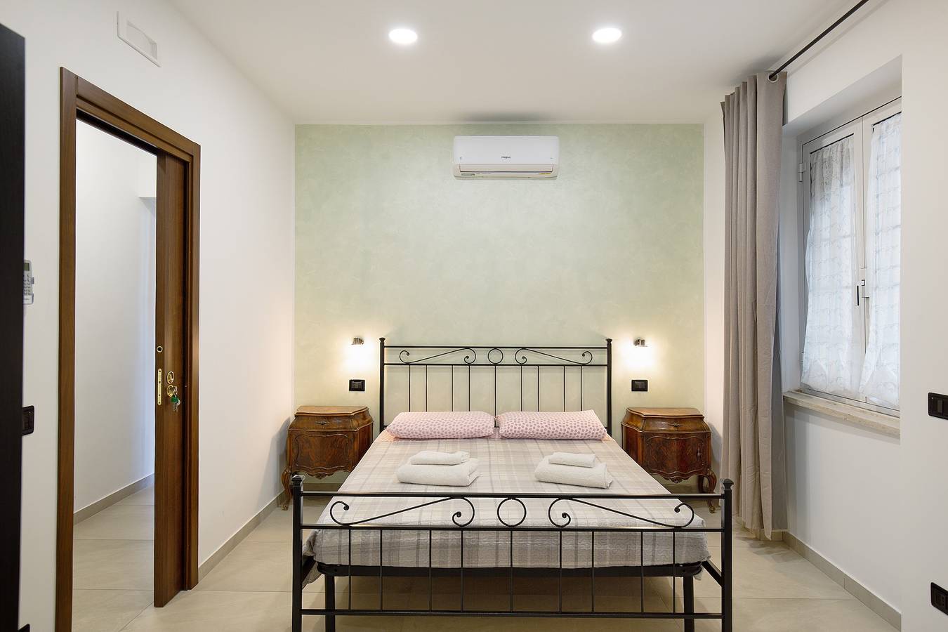 Apartamento entero, Apartamento 'Doppia con baño privado' con terraza compartida, Wi-Fi y aire acondicionado in Latina (Italia), Agro Pontino