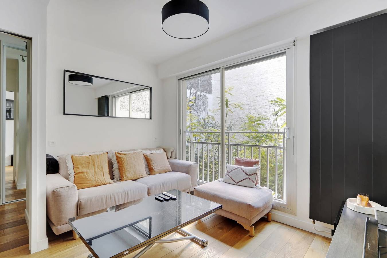 Entire apartment, Modern Brunel Classic 1 Bed Apt with Balcony in Paris in Paris, Ile de France