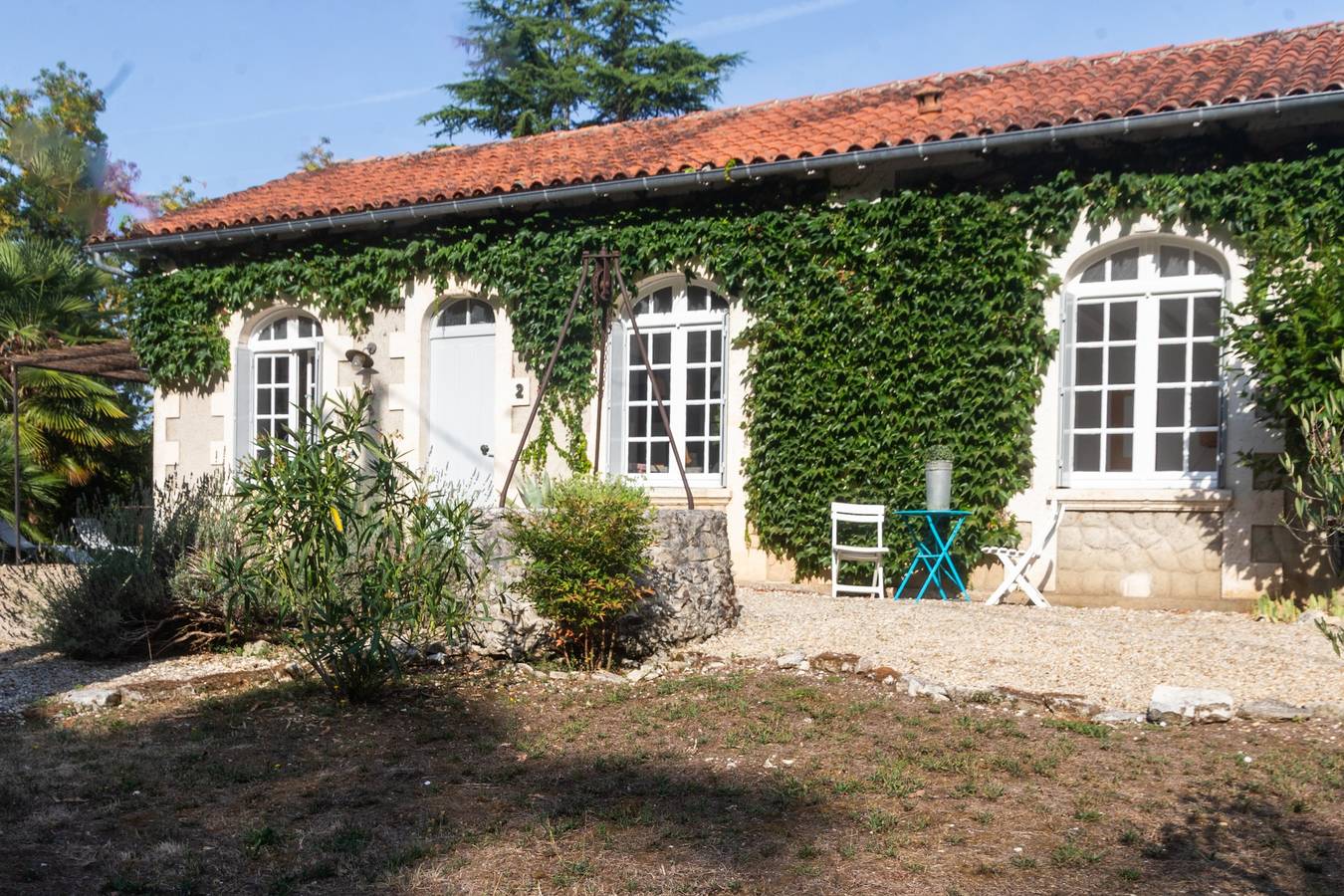 Ferienhaus 'Au Bord De La Charente' mit privater Terrasse und privatem Garten in Jarnac, Charente