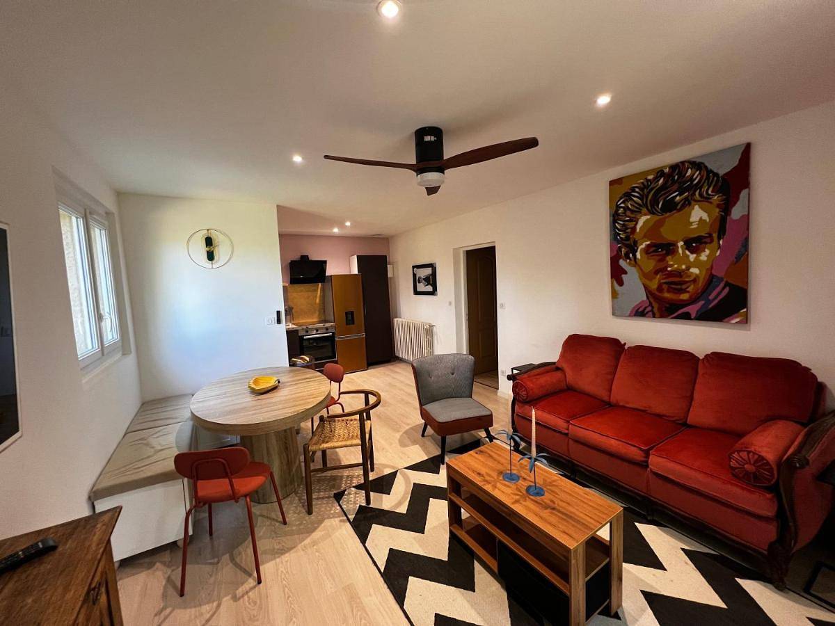 Appartement entier, Two-Bedroom Apartment in Apt, Parc naturel régional du Luberon
