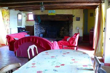 Gîte pour 12 personnes, avec jardin, animaux acceptés à Magnac-Bourg