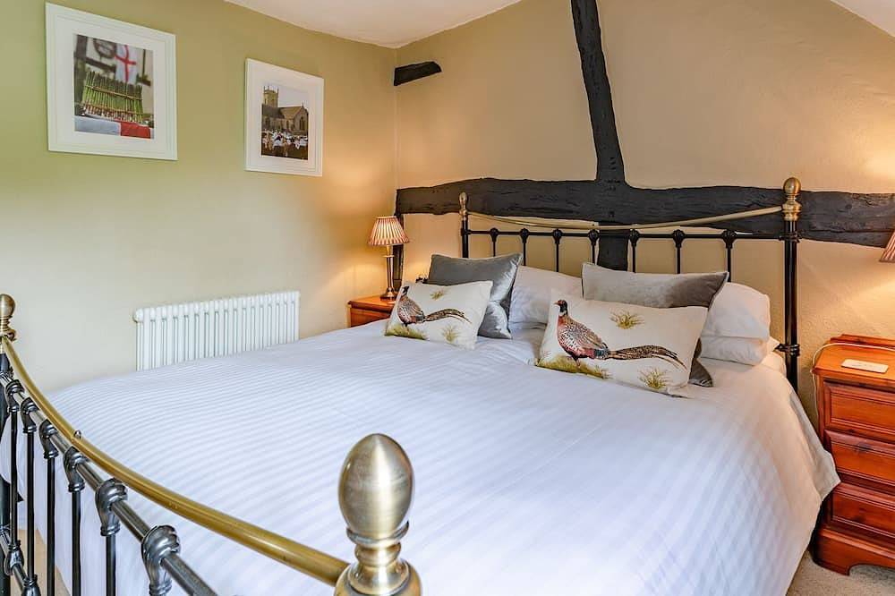 Rose Cottage - sleeps 5 guests  in 3 bedrooms in Bretforton, Worcestershire
