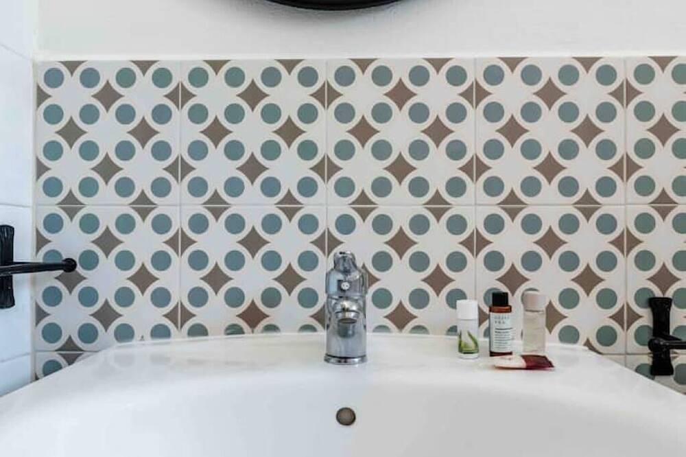 Beautiful 1-bedroom cottage with Ac in charming Sicilia in Caltagirone, Provincia de Catania