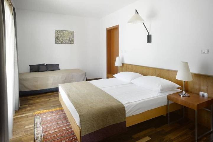 Ganz für Sich: Villa am Meer, Warm Pool, Bike & Kayak & Privat Anwesen in Šolta (Split-Dalmatien), Rogac