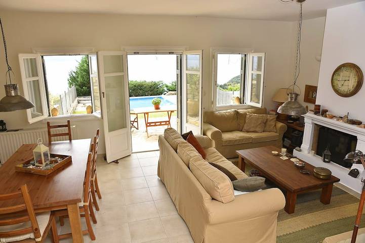 Neue Villa! Atemberaubender Meerblick, Swimmingpool, Strandnähe, Einzigartige Lage in Fokida