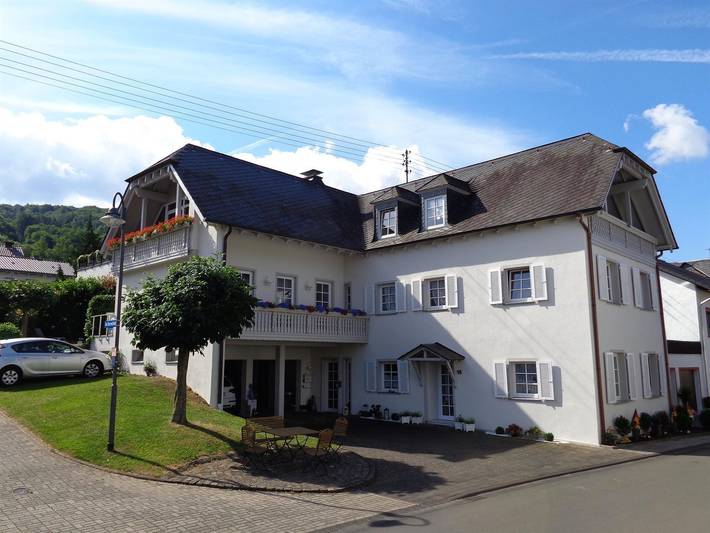 Ferienwohnung für 3 Personen, mit Garten und Terrasse, kinderfreundlich in Burgen (bei Bernkastel-Kues)
