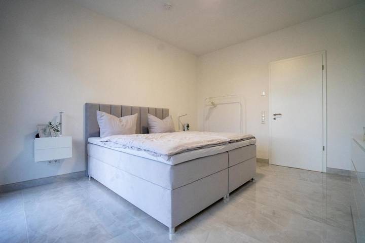 Ferienwohnung für 3 Personen, mit Terrasse und Seeblick sowie Ausblick in Leer und Umgebung - 2