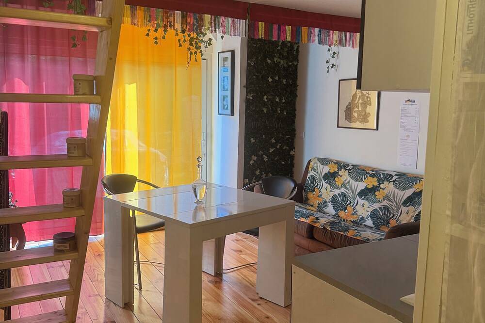 Appartement entier, F1 cocooning extrêmement calme accès forêt tout confort in Saint-Vallier-de-Thiey, Région de Cannes