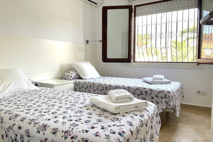 Chalet für 4 Personen, mit Pool und Garten in Oliva - 4