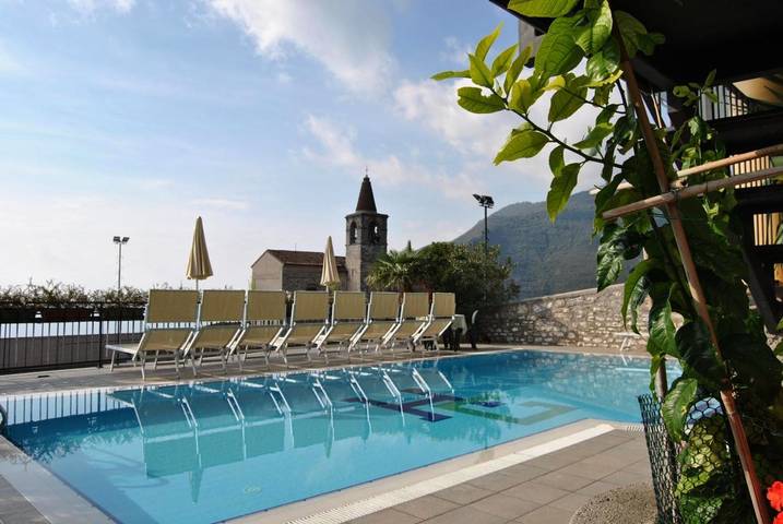 Hôtel pour 6 personnes, avec Jacuzzi et Terrasse ainsi que Piscine et Sauna à Tignale