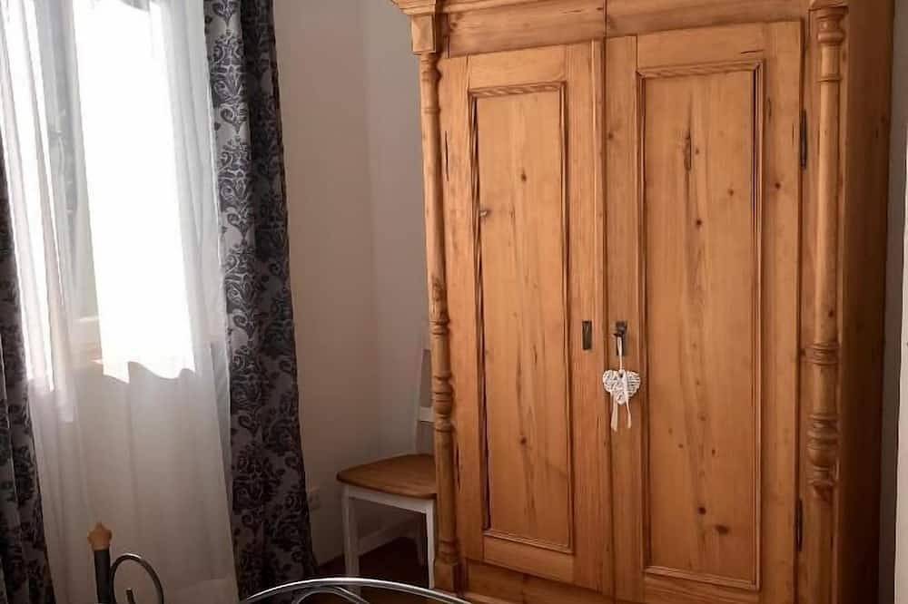 Entire apartment, Vacation apartment with 39 sqm near the Marina Forum in Regensburg, Eastern Bavaria