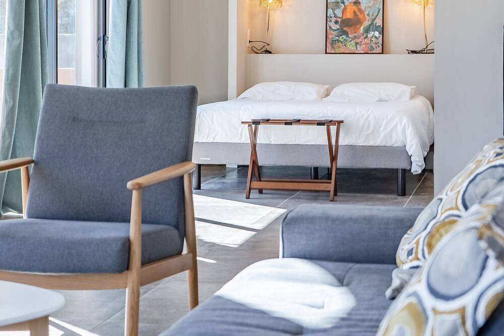Appartement entier, Loft d'architecte au coeur des vignes avec terrasse ensoleillée in La Cadière-d'Azur, Côte méditerranéenne (France)