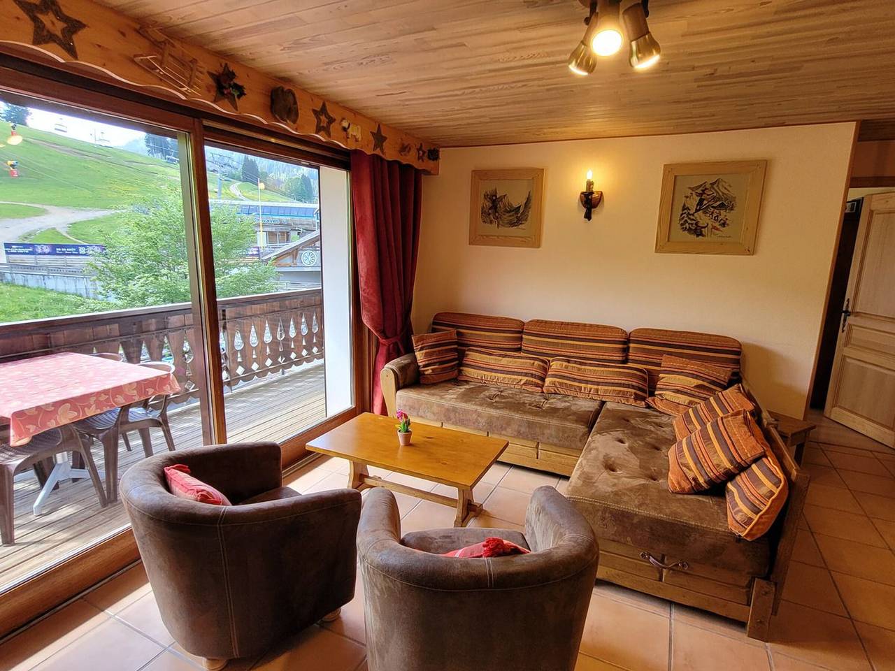 Appartement entier, Appartement spacieux 10 pers, skis aux pieds, Les Gets, parking couvert in Les Gets, Les Portes du Soleil