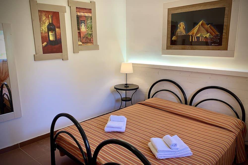 Entire apartment, Two-room apartment 30 square meters with veranda facing the sea in Sciacca, Agrigento Province