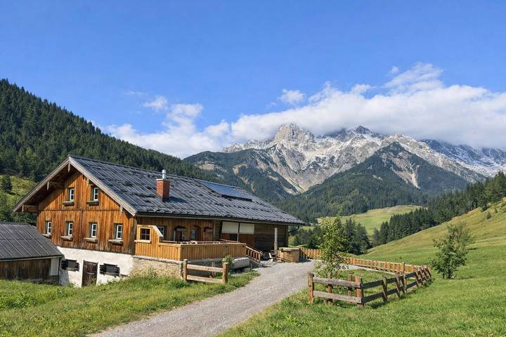 Hütte für 8 Personen, mit Whirlpool und Sauna sowie Garten und Terrasse, kinderfreundlich in Steinernes Meer