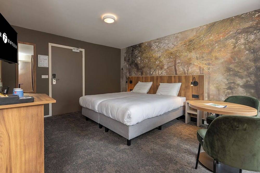 Charming Woodland Stay with Free Parking and Indoor Pool, Near Valkhof Museum! in Berg en Dal, Betuwe