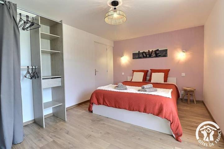 Location de vacances pour 8 personnes, avec terrasse ainsi que jardin et jacuzzi à Iffendic - 2