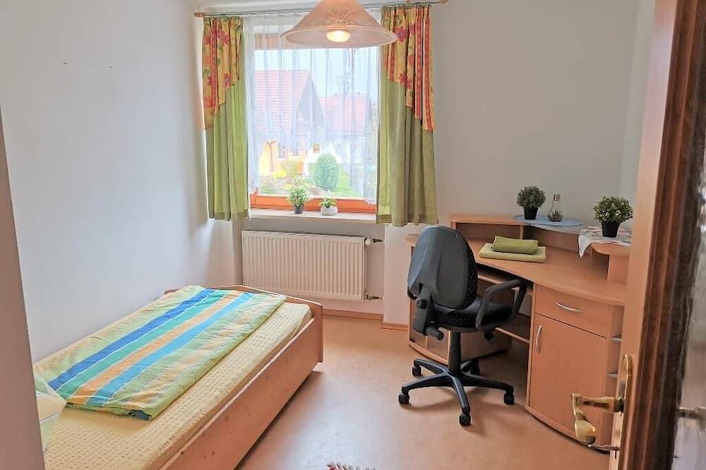 Ganze Wohnung, Ruhige Ferienwohnung (120 qm) mit sonnigem Balkon in Thanstein, Naturpark Oberpfälzer Wald