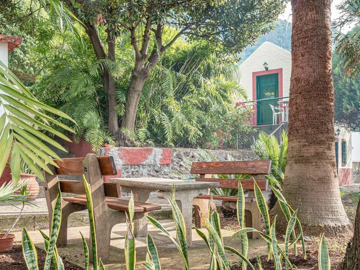 Location de vacances pour 3 personnes, avec jardin et piscine dans Arco da Calheta - 2