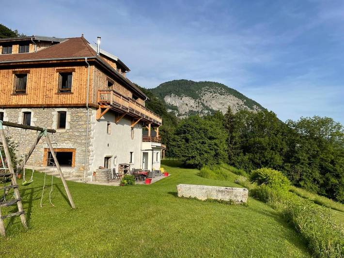 Gîte pour 8 personnes, avec jardin et vue à Châtillon-sur-Cluses