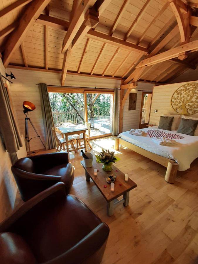 Cabanes du Hérisson, cabanes perchées de standing avec spa in Bonlieu, Jura Francais