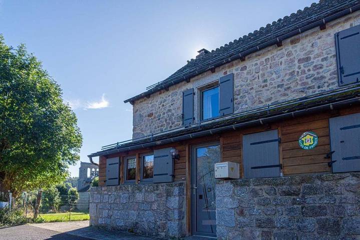 Location de vacances pour 6 personnes, avec terrasse, animaux acceptés dans La Fage-Saint-Julien - 2