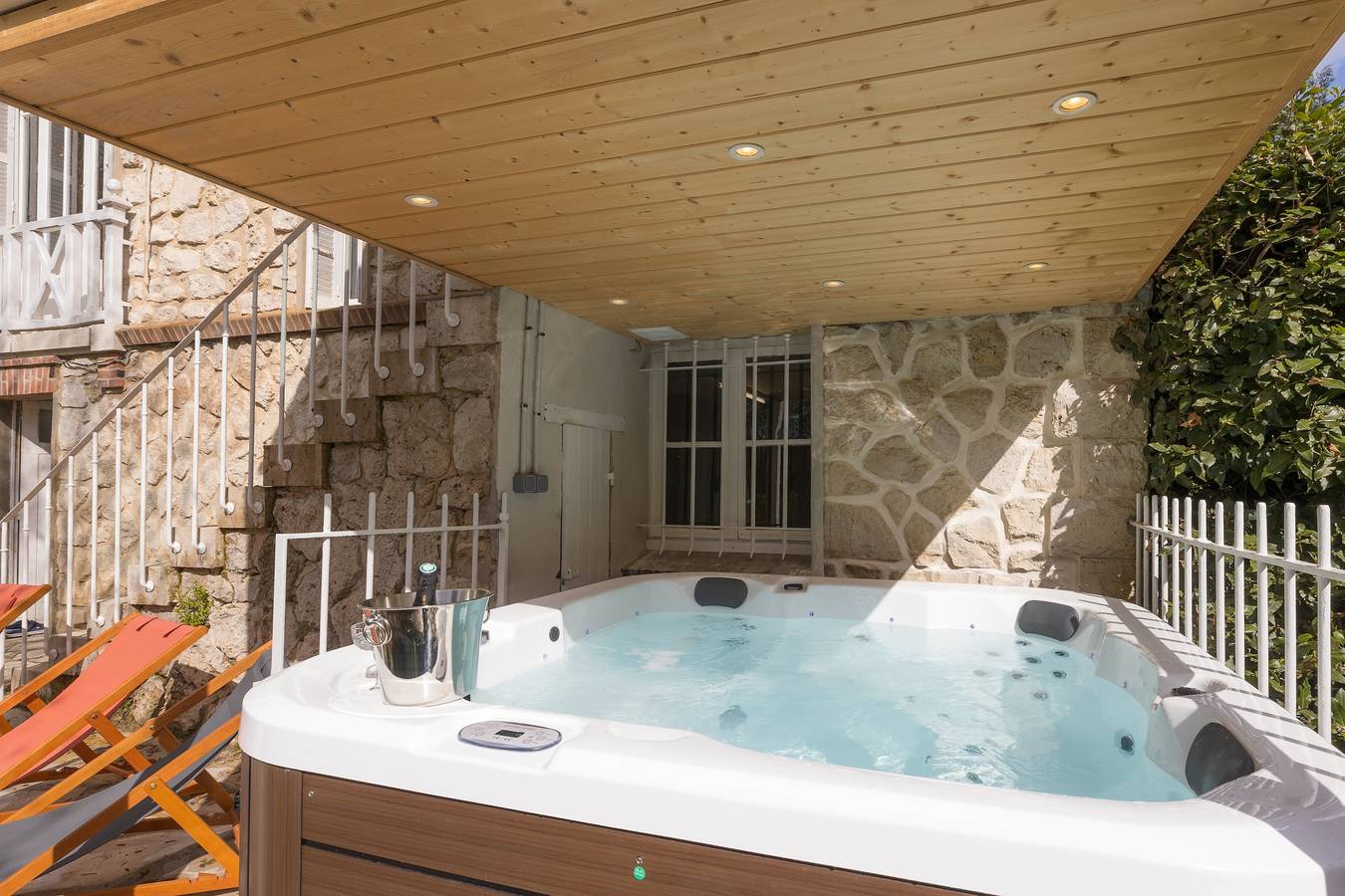 La Maison des 2 Rives - Avec jacuzzi & beau jardin in Château-Renard, Région de Montargis