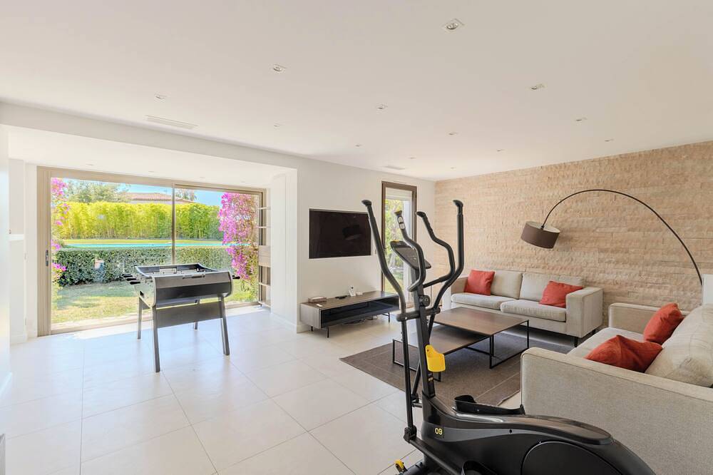 Villa 5* avec piscine privative dans domaine prestigieux in Villeneuve-Loubet, Côte méditerranéenne (France)