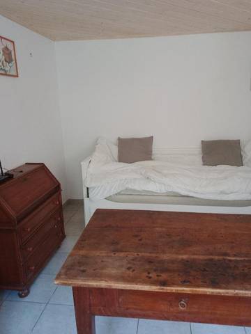 Gîte pour 2 personnes, avec jardin à Glun