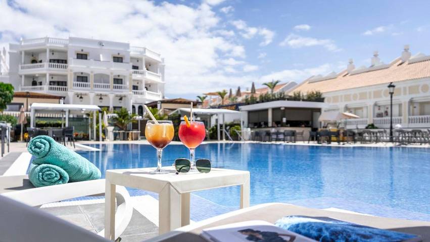 Apartahotel para 5 personas, con Balcón y Jacuzzi además de Terraza y Jardín en Los Cristianos