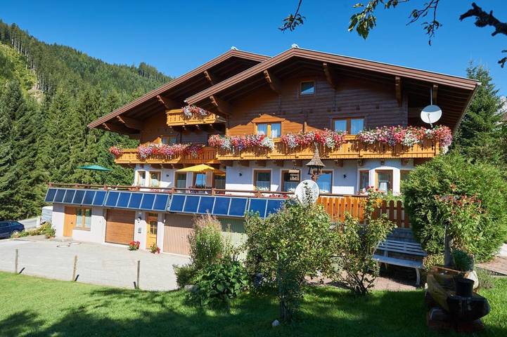 B&B für 4 Personen, mit Balkon und Terrasse sowie Garten und Ausblick in Filzmoos