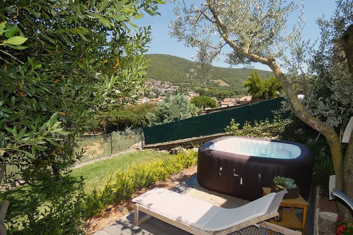 Location de vacances pour 4 personnes, avec Jacuzzi ainsi que Terrasse et Jardin à Lugnano in Teverina
