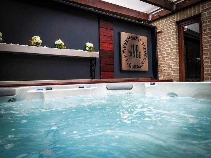 Chambre d’hôte pour 2 personnes, avec Jacuzzi et Terrasse ainsi que Jardin et Sauna à Ohey