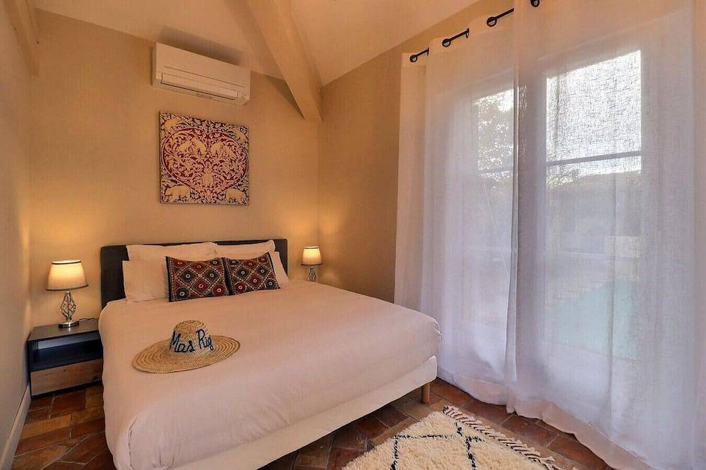 Charming Provence Retreat: Pool & Spa in Saint-Cannat, Region de Aix-en-Provence