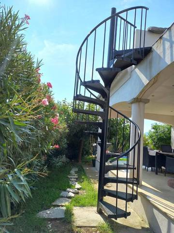 Gîte pour 3 personnes, avec vue et balcon, adapté aux familles à Sarrola-Carcopino