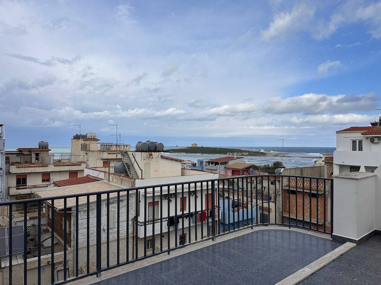 Apartamento entero, Apartamento 'Plutón con Terraza y Vistas al Mar', Wi-Fi y Aire Acondicionado in Capo Passero, Portopalo di Capo Passero