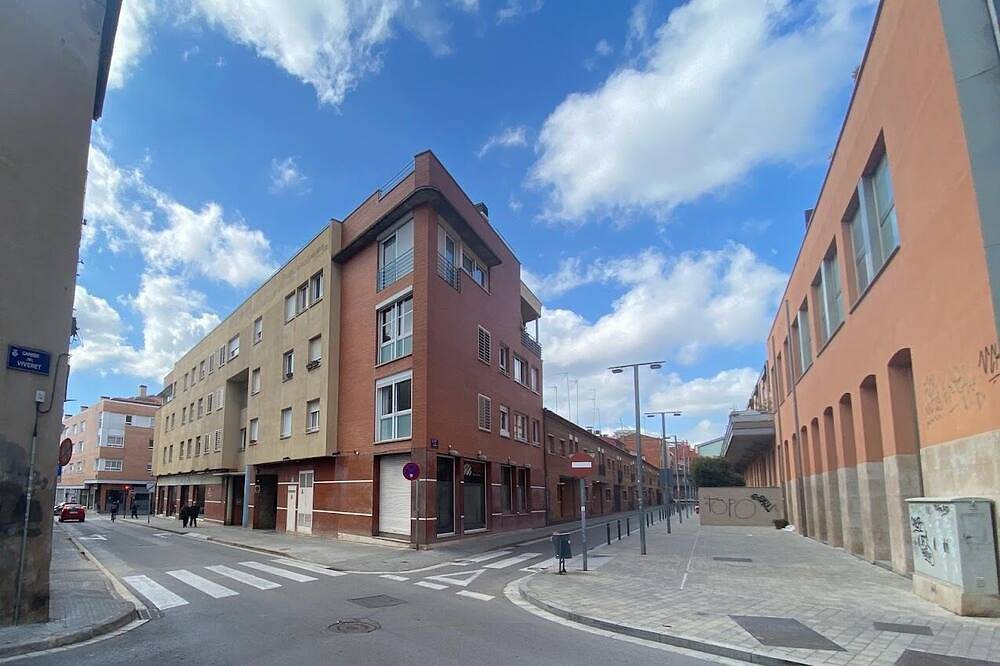 Entire apartment, Enjoy the Center. Swimming pool. Gastronomy. Wifi in Terrassa, Barcelona Inland