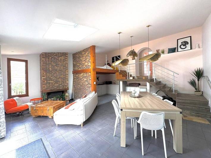 Location de vacances pour 10 personnes, avec terrasse ainsi que jardin et jacuzzi, animaux acceptés à Joze - 3